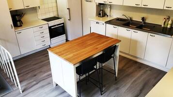 Refrigerador, microondas, horno, placa de cocina