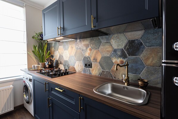 Cookware/dishes/utensils