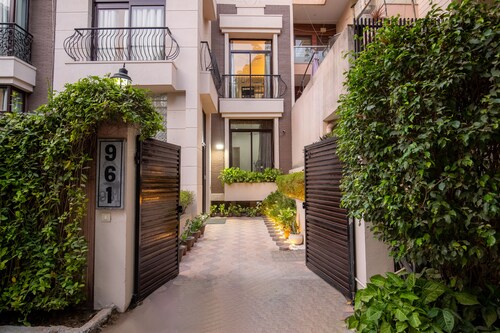 BedChambers Serviced Apartments Sector40