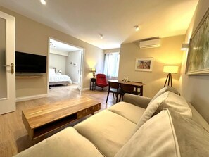 Smart TV, stereo - Queens Avenue Apartment - Perfect location in the center of Athens! (Athina)