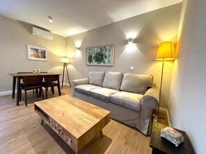 Smart TV, stereo - Queens Avenue Apartment - Perfect location in the center of Athens! (Athina)