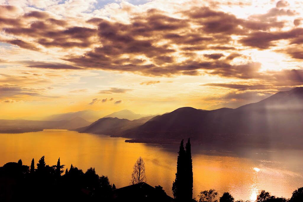 A serene lake with mountains in the background and a clear sky.