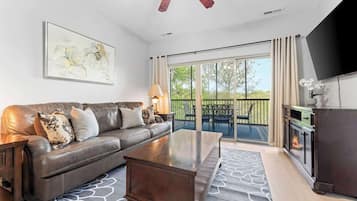 Fernseher, Kamin, Arbeitsbereiche