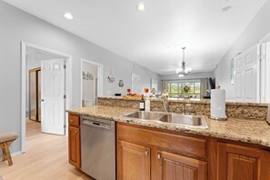 Interior - Walk-In Condo by Silver Dollar City! (Branson West)