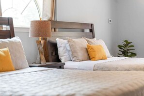 3 bedrooms, iron/ironing board, WiFi, bed sheets