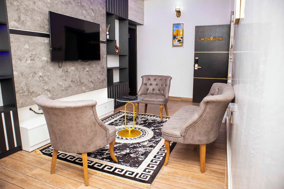 Executive Room, Balcony, City View | Living area