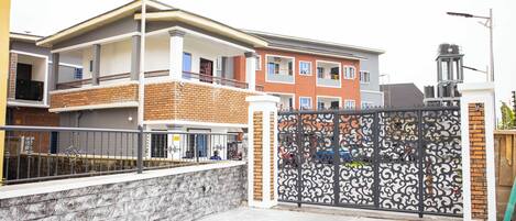 Façana frontal de l'allotjament