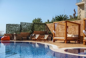 Indoor pool, seasonal outdoor pool
