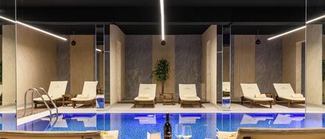 Piscina coberta i piscina a l'aire lliure de temporada