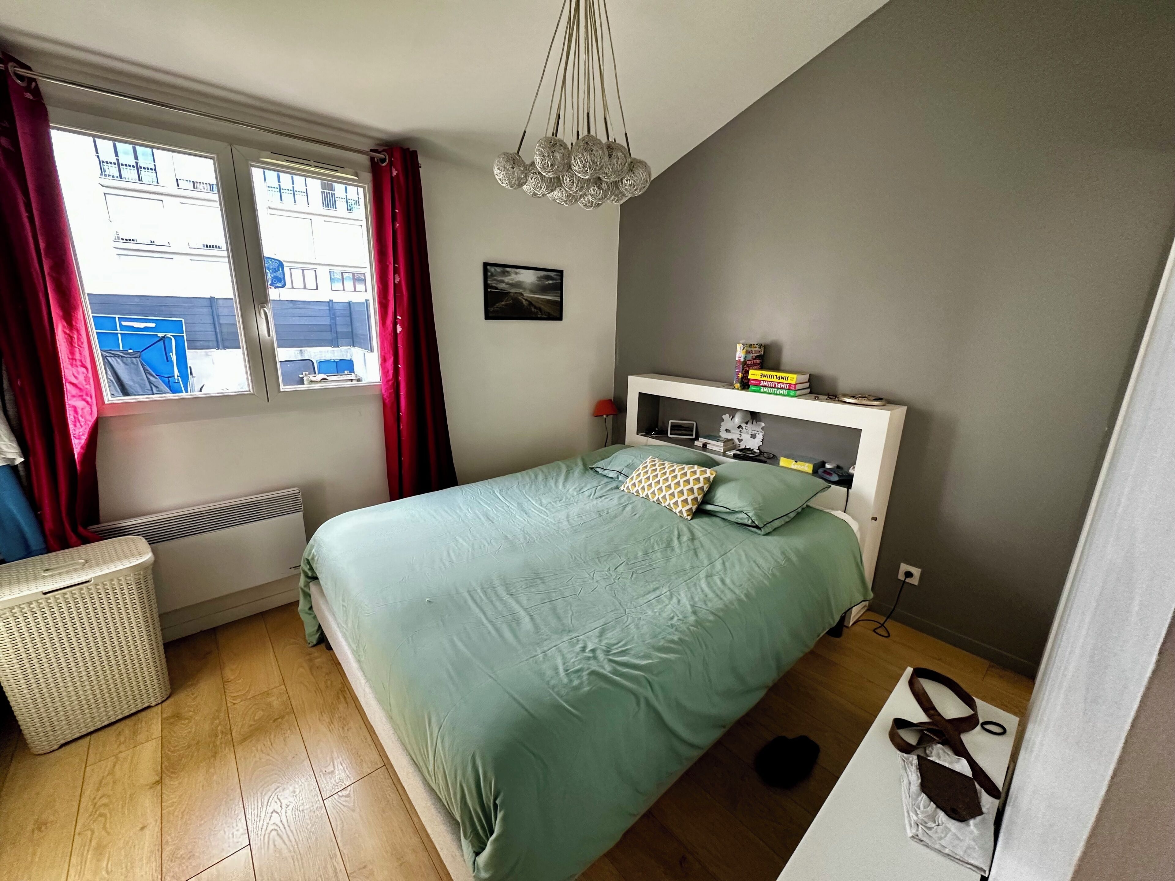 3 slaapkamers, een strijkplank/strijkijzer, reisbedje, gratis wifi