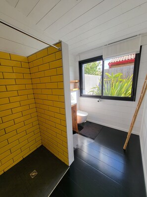 Shower, toilet paper - Maison de Vacances à Chatelaillon-plage (Châtelaillon-Plage)