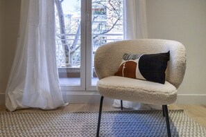 TV - Housing Castellana by Sharing Co (Madrid)