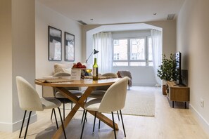 Dining - Housing Castellana by Sharing Co (Madrid)