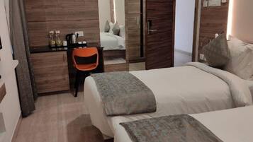 1 bedroom, desk, free WiFi, bed sheets