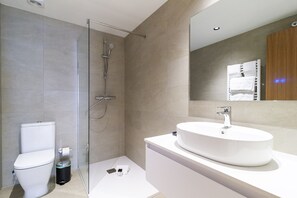 Dusche, Haartrockner, Handtücher