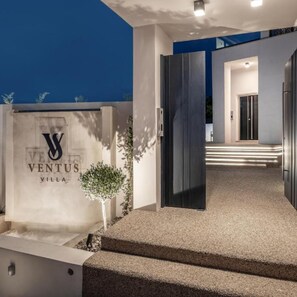 Villa | Schallisolierte Zimmer, Internetzugang