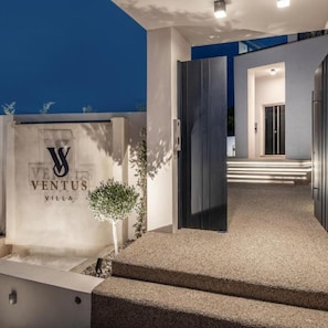 Villa | Schallisolierte Zimmer, Internetzugang