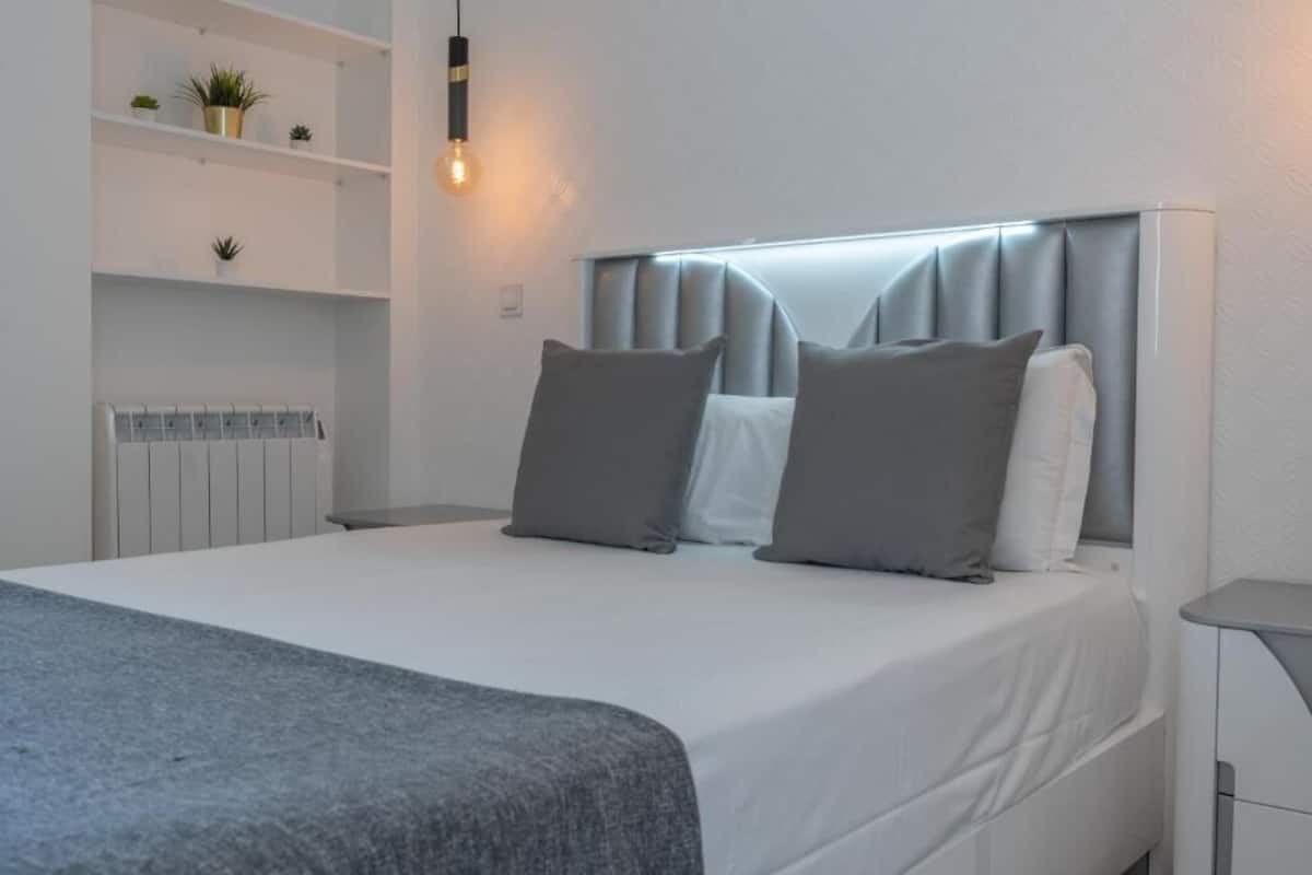 Superior Apartment | 1 bedroom, iron/ironing board, free WiFi, bed sheets