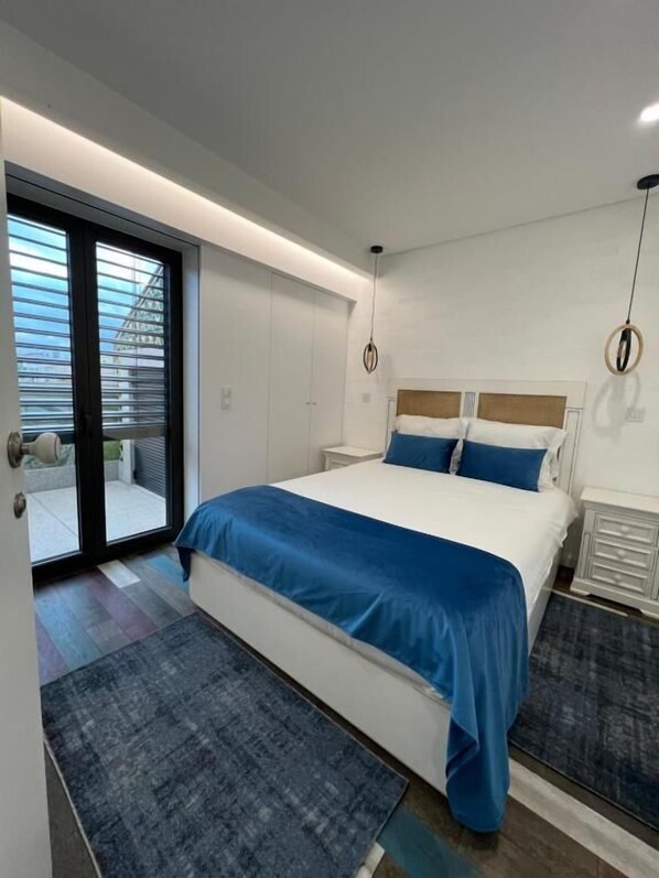 Deluxe Apartment | Iron/ironing board, free WiFi, bed sheets