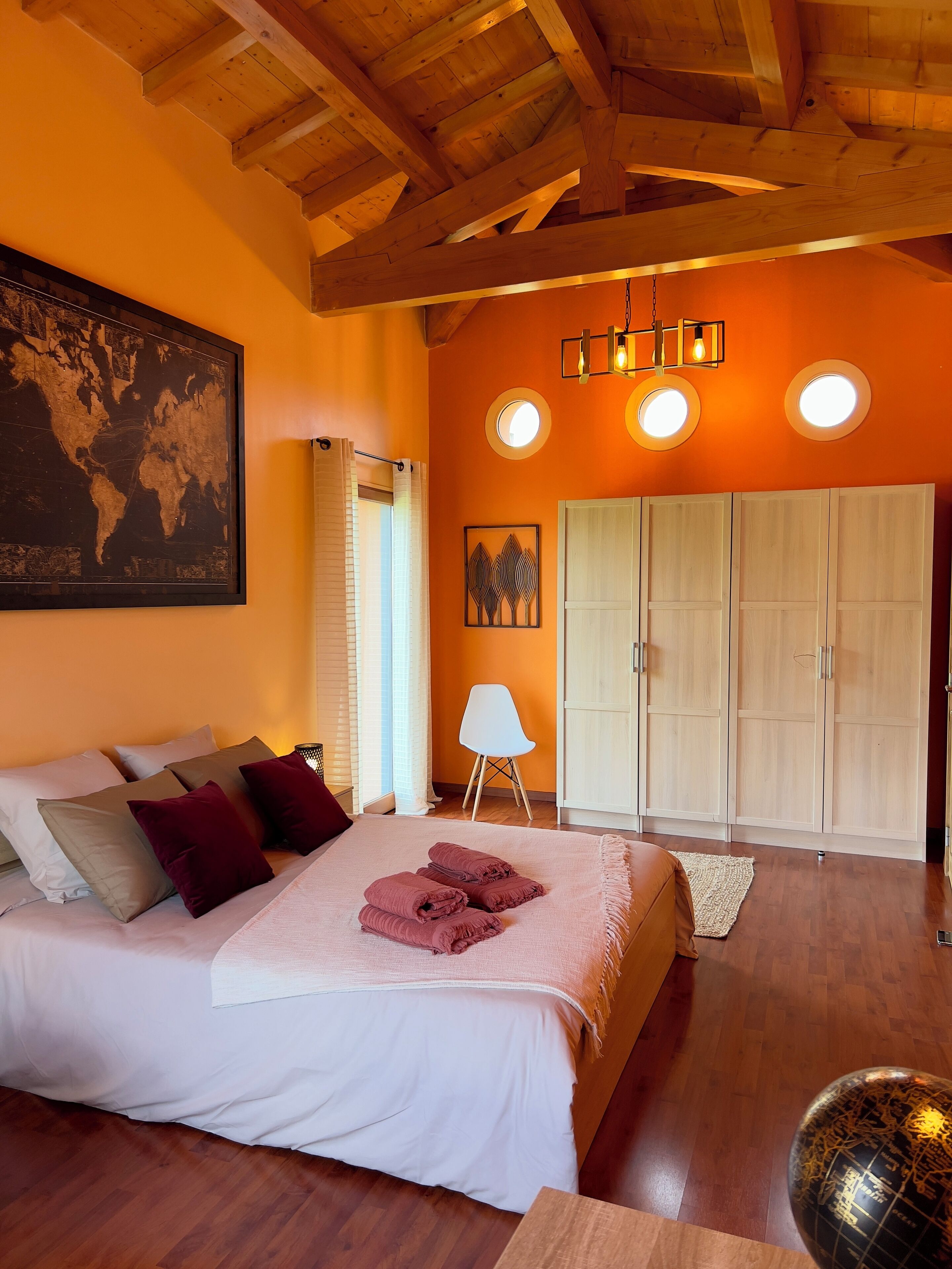 1 bedroom, bed sheets