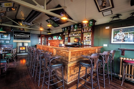 Lunch and dinner served