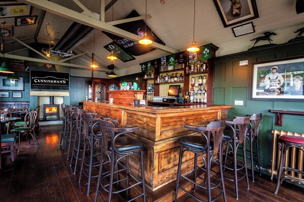 供应午餐和晚餐