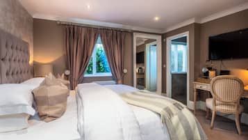 Deluxe Double Room | Individually decorated, individually furnished, laptop workspace