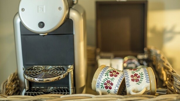 Kamar Double Deluks | Ruang kerja ramah laptop, kedap suara, dan setrika/meja setrika