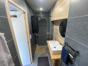 HandtĂŒcher, Seife, Toilettenpapier