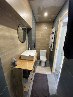 Towels, soap, toilet paper - Studio F2 Avec Jardin (Livry-Gargan)