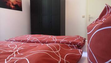 1 Schlafzimmer, Schreibtisch, Reisekinderbett, WLAN