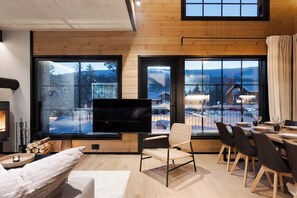 Chalet, Non Smoking, Kitchen | Living area | Smart TV