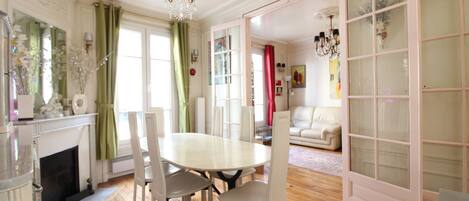 تناول الطعام