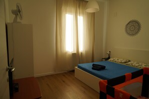 2 bedrooms, iron/ironing board, WiFi, bed sheets - Cleo Viola (Ancona)