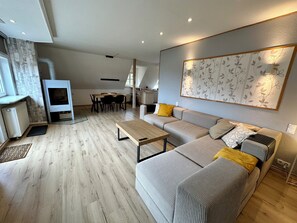 Smart TV, fireplace