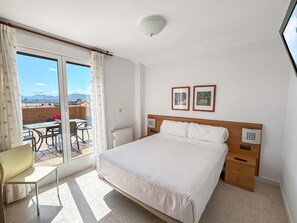 2 slaapkamers, een strijkplank/strijkijzer