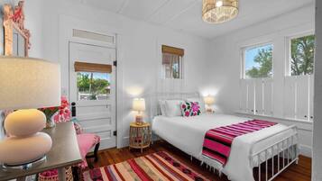 3 quartos, ferros/tábuas de passar roupa, Wi-Fi, roupa de cama