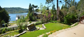 This house is a 3 bedroom(s), 3 bathrooms, located in Bass Lake, CA.