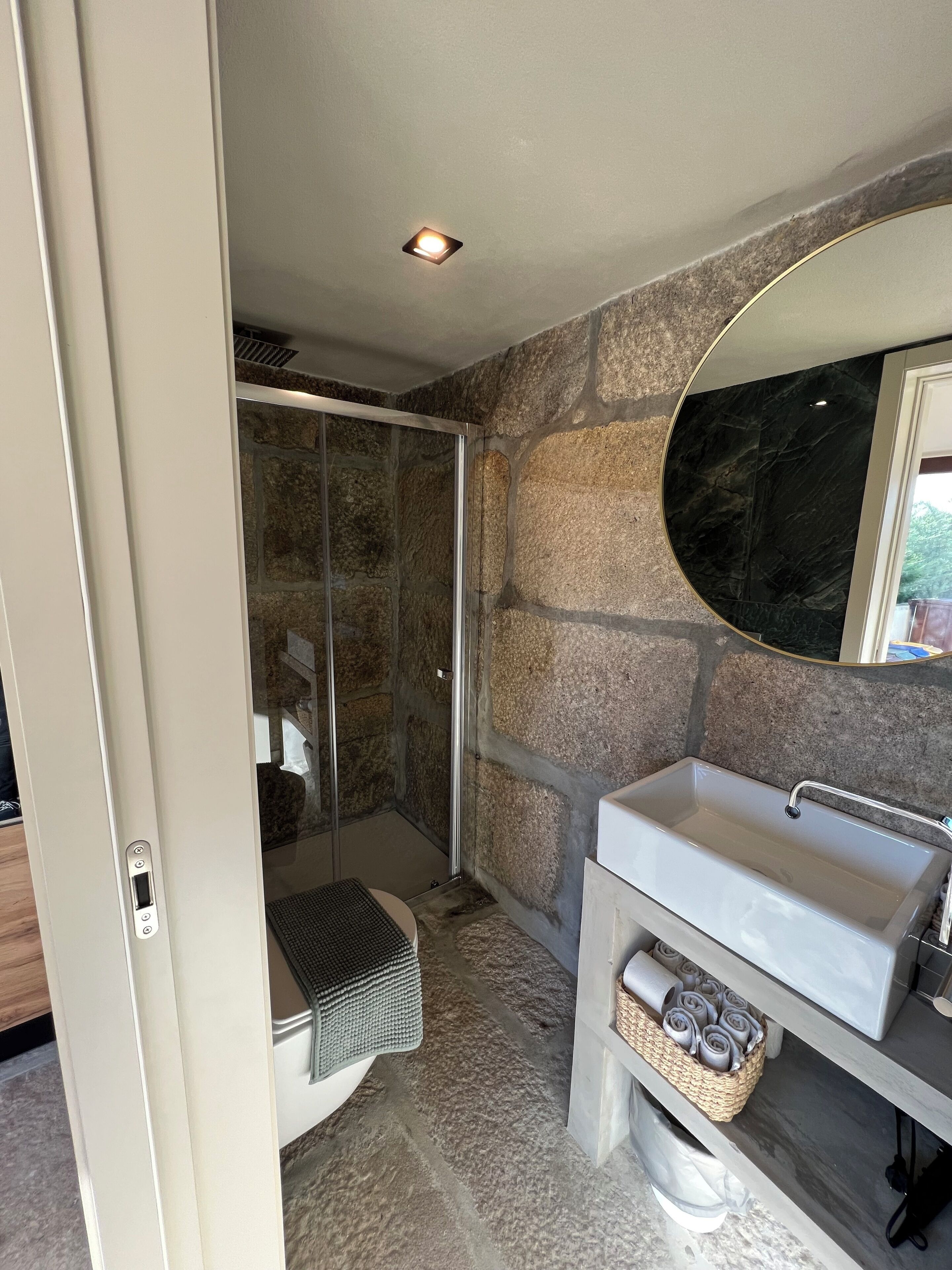 舒适独立别墅, 泳池景观 | 浴室 | 淋浴设施、吹风机