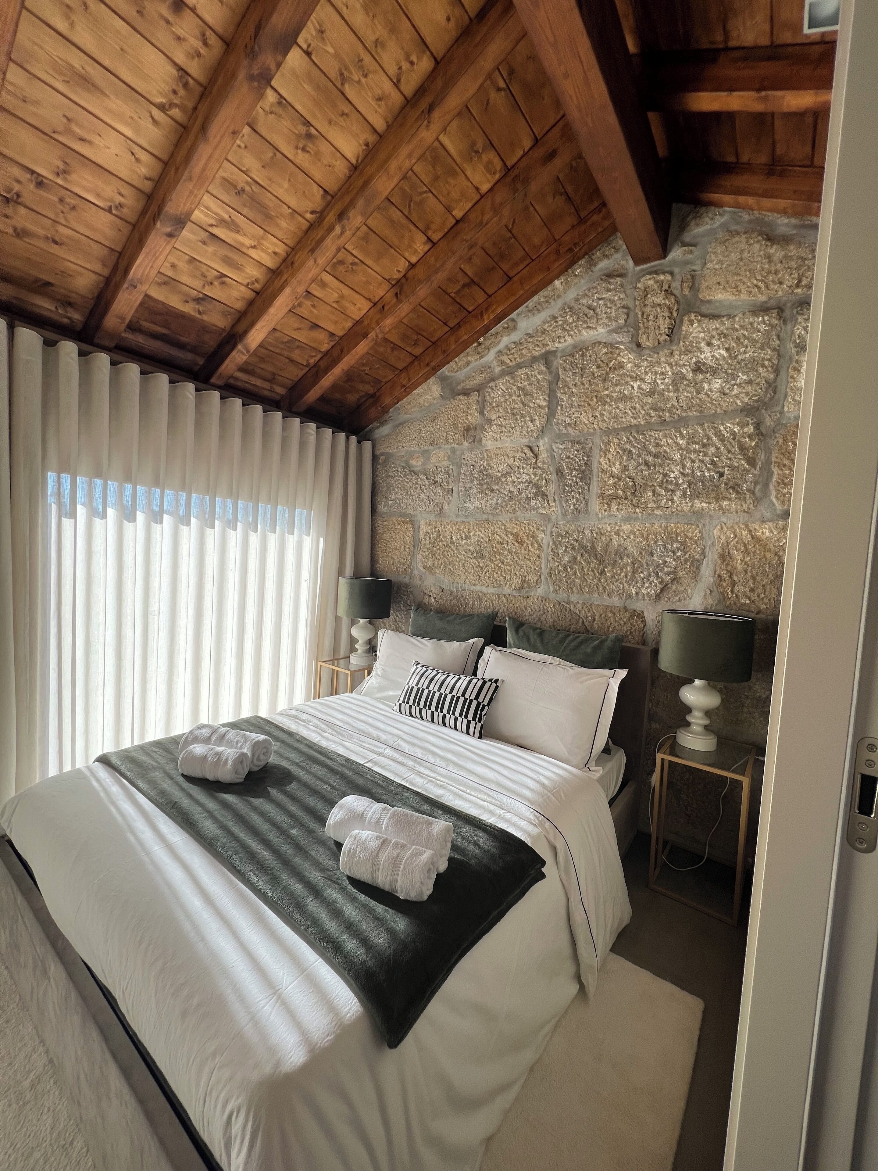 舒适独立别墅, 泳池景观 | 2 多间卧室、免费 WiFi、床单