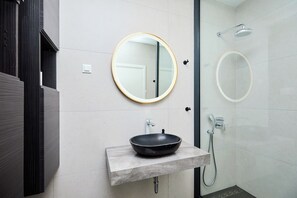 Apartamento (3 Bedrooms) | Baño | Toallas y papel higiénico