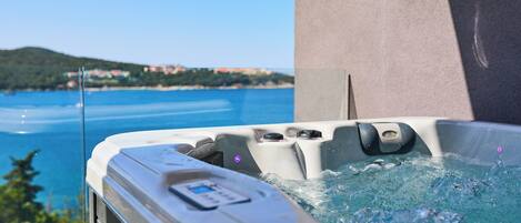 Apartment (3 Bedrooms) | Eigener Whirlpool