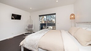 4 bedrooms, iron/ironing board, travel cot, free WiFi