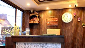 Fachada de la propiedad por la tarde o noche