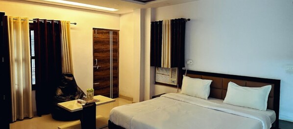 Free WiFi, bed sheets - Hotel Pink Paradise Gorakhpur (Gorakhpur)