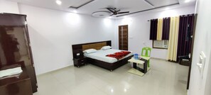 Free WiFi, bed sheets - Hotel Pink Paradise Gorakhpur (Gorakhpur)