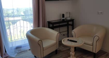Chambre D'hôtes Avec Baignoire Balnéo. Petits Déjeuners Inclus. Proche Salagou