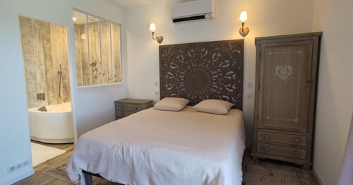 Chambre D'hôtes Avec Baignoire Balnéo. Petits Déjeuners Inclus. Proche Salagou