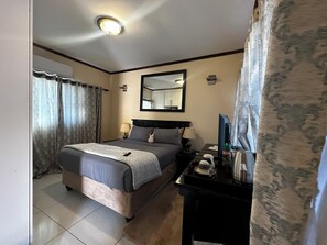 Kahden hengen executive-huone, näköala puutarhaan | Silitysrauta/-lauta, ilmainen Wi-Fi