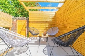 Terrace/patio - Headline: Stylish City Living with Garden (Cardiff)